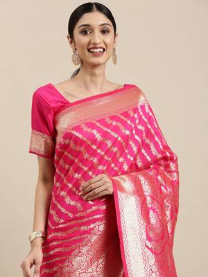 Magenta woven banarasi silk saree with blouse 3