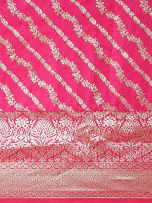 Magenta woven banarasi silk saree with blouse 4