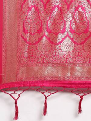Magenta woven banarasi silk saree with blouse 5