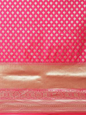Magenta woven banarasi silk saree with blouse 4