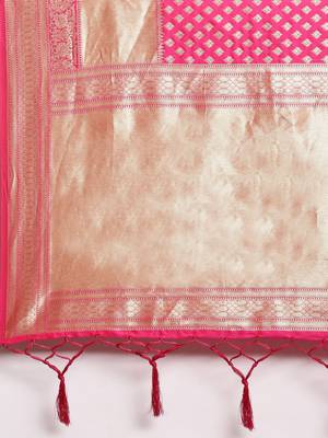 Magenta woven banarasi silk saree with blouse 5