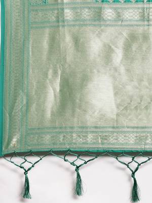 Green woven banarasi silk saree with blouse 5