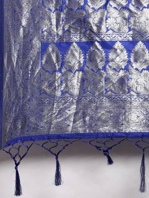 Blue woven banarasi silk saree with blouse 5