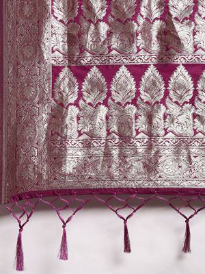 Purple woven banarasi silk saree with blouse 5