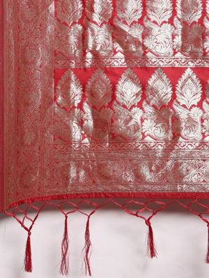 Red woven banarasi silk saree with blouse 5