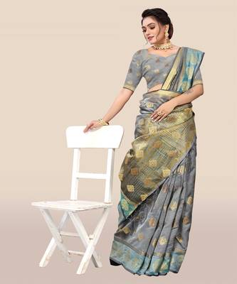 Grey woven organza saree with blouse 4