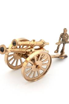 Buy Brass Dining Raja Set n Get Brass Canon Free
