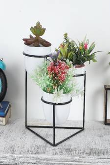Traingle Stand Planter Black & White