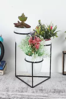 Traingle Stand Planter Black & White