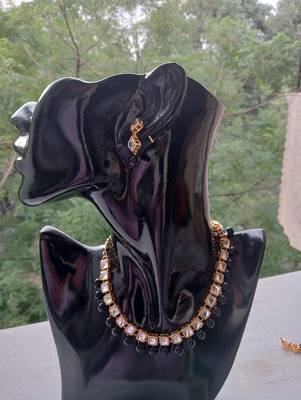 Black kundan necklaces 2