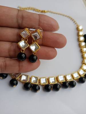 Black kundan necklaces 3