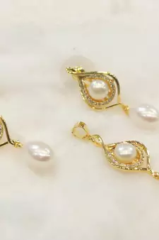 White pearl pendants
