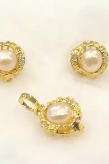 Pink pearl pendants