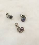 Black pearl pendants