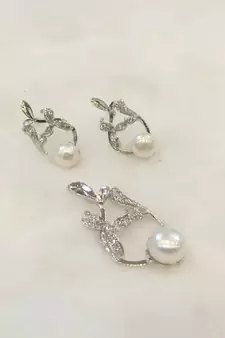 White pearl pendants