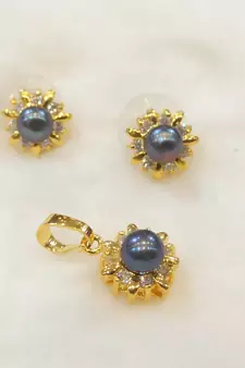 Blue pearl pendants