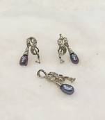 Black pearl pendants