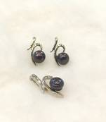 Black pearl pendants