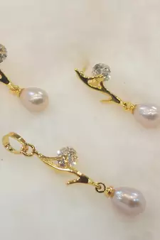 Pink pearl pendants