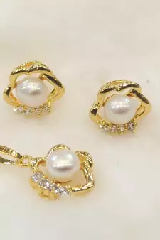 White pearl pendants