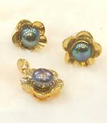 Black pearl pendants