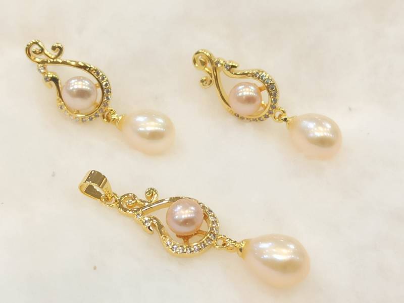 Pink pearl pendants