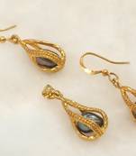 Black pearl pendants