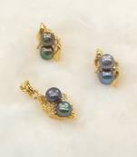 Black pearl pendants