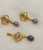Black pearl pendants