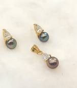 Black pearl pendants