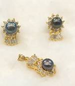 Black pearl pendants