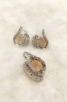 Gold diamond pendants