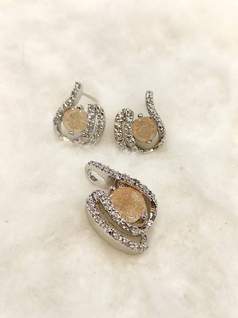 Gold diamond pendants