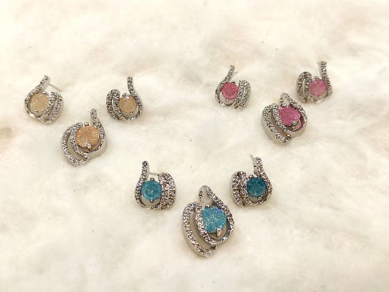 Multicolor diamond pendants