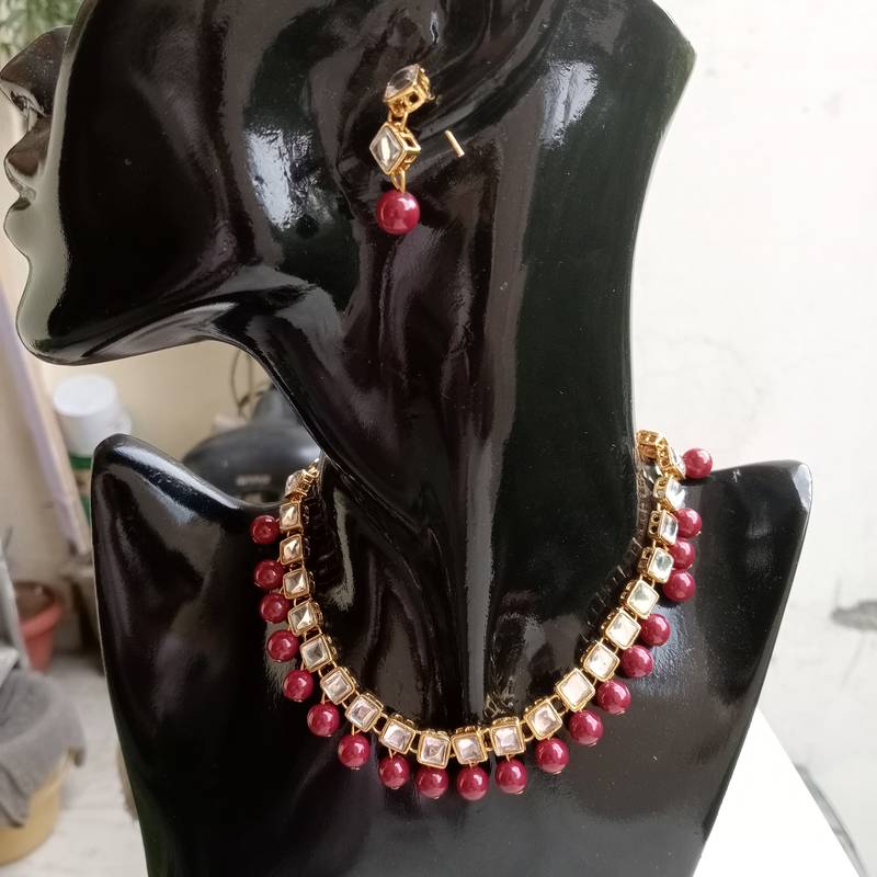 Kundan Maroon necklaces