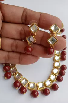 Kundan Maroon necklaces