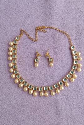 Kundan Beige necklaces 3