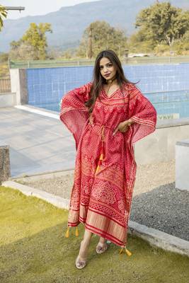 Red colour pure gaji silk bandhani kaftan 3