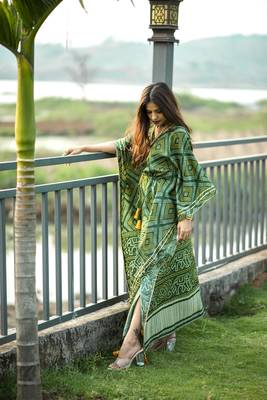Green colour pure gaji silk bandhani kaftan 4