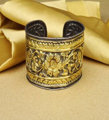 Sangeeta Boochra X Payal Singhal  Leyla Silver Bangle 1