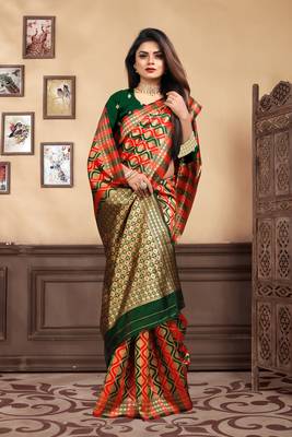 Green Woven Silk Blend Saree With Blouse 2