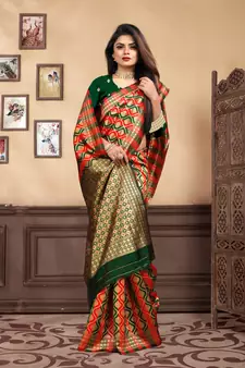 Green Woven Silk Blend Saree With Blouse