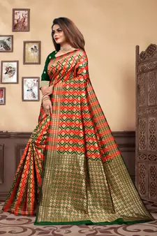 Green Woven Silk Blend Saree With Blouse