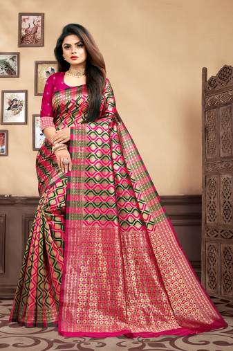 Magenta Woven Silk Blend Saree With Blouse