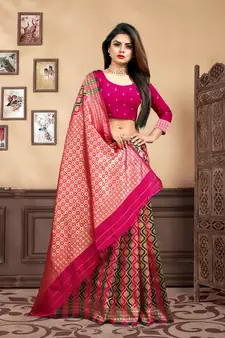 Magenta Woven Silk Blend Saree With Blouse