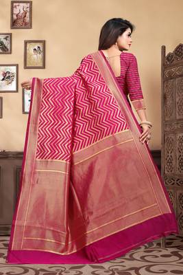 Magenta Woven Silk Blend Saree With Blouse 4