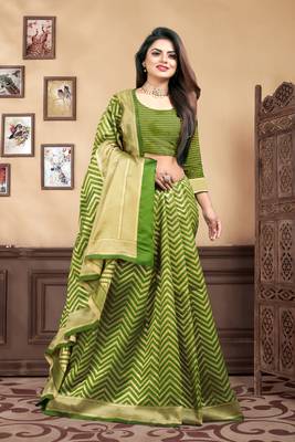Mehendi Woven Silk Blend Saree With Blouse 2