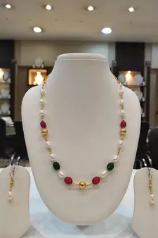 Multicolor pearl necklaces