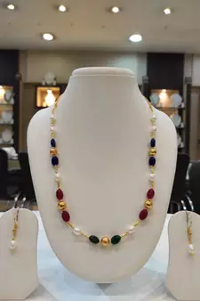 Multicolor pearl necklaces