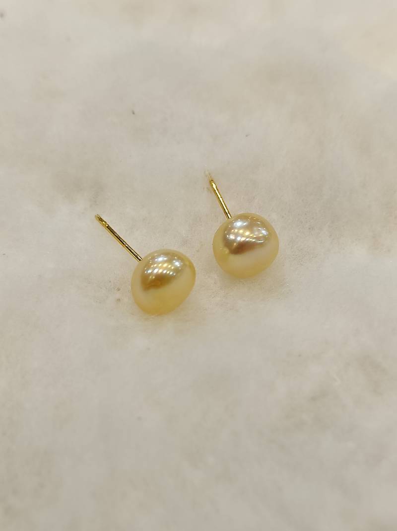 Gold pearl earrings